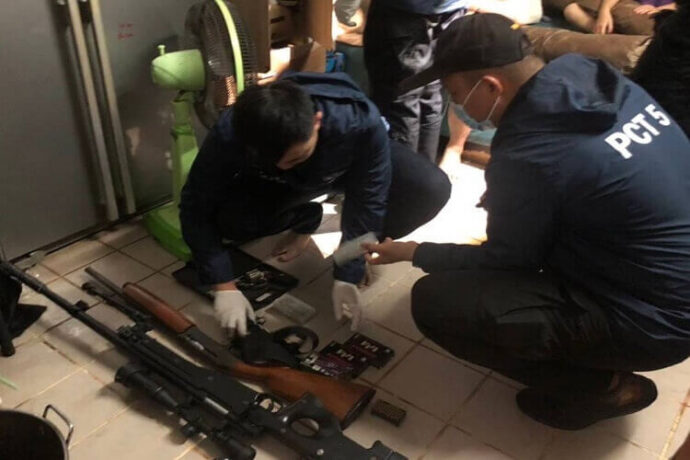 บุกทลายรังขายปืนใจกลางกรุงเทพฯ พบปืน-กระสุนอื้อ