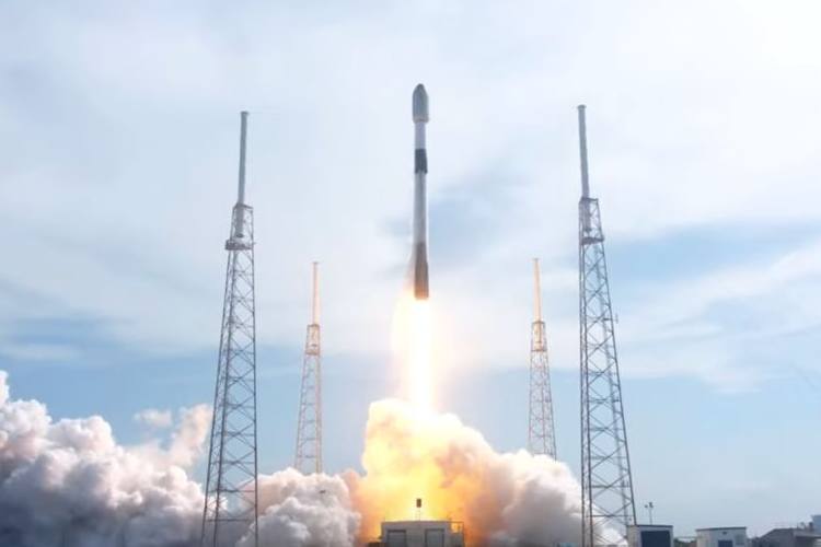 SpaceX ส่งดาวเทียม Starlink ขึ้นสู่วงโคจรอีก 56 ดวง